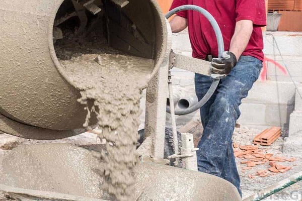 بتن آماده بهتر است یا دستی ؟ 2 مزایا و معایب بتن دستی-بهسازان